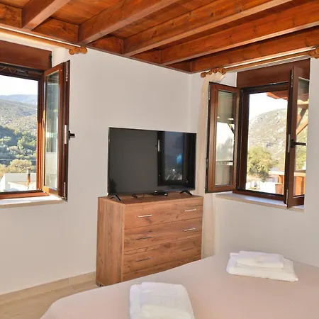 Plokamos House *